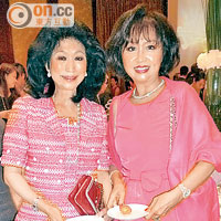 大新銀行主席王守業夫人嚴君琴（左）與遠東發展主席邱達昌太太吳惠平（右）都扮靚出席結婚酒會。（潘翠華攝）