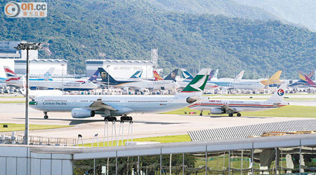 空管系統涉及航空安全，不容忽視。(何天成攝)