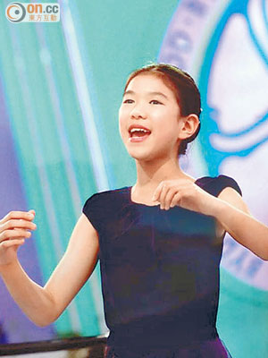 吳采倩在國際音樂節歌唱比賽中奪得冠軍獎牌。