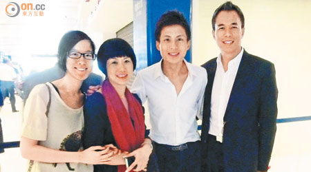盧浩宏（右起）同兒子俊宇、太太Kit及二女偉姍喺暑假共享天倫。（潘翠華攝）