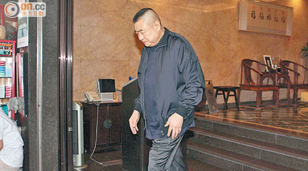 前日健步如飛往灣仔午膳的劉鑾雄，昨仍缺席聆訊。（資料圖片）