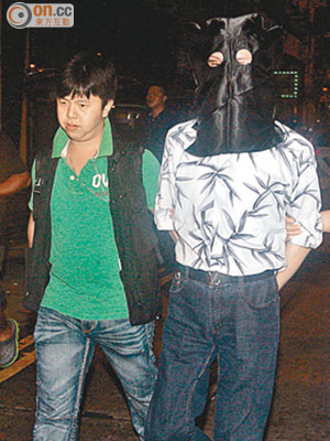 被告陳家建（右）涉嫌販毒還押看管。（資料圖片）
