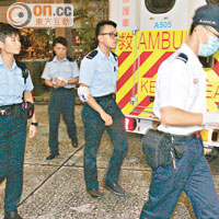 其中一名遇襲警員手部受傷送院。