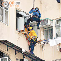 三名消防人員當日分從八樓及十樓展開高空拯救，最終將少婦救回。（資料圖片）