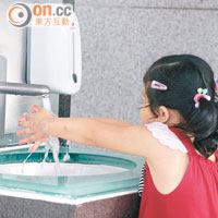 勤洗手清潔是預防腸病毒的方法之一。