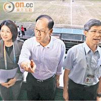 曾德成（中）聯同陳若藹（左）昨到大球場視察，右為香港大球場總經理黃應鳴。