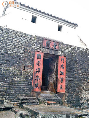 老圍村門樓被列為法定古蹟。