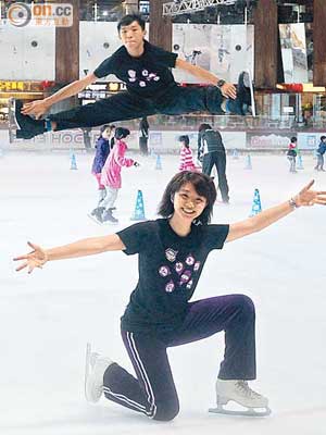 李厚賢（後）及其姊李芷菁（前）希望更多年輕人參與花樣滑冰運動。（羅錦鴻攝）