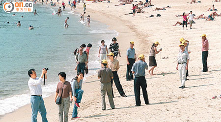 淺水灣泳灘近期亦有「南亞祈福黨」出沒。