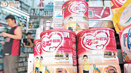 新西蘭肉毒桿菌奶粉事件波及香港，兩個品牌的部分批次奶粉需要回收。