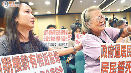 啟明街居民希望市建局介入重建，避免居民流離失所。（蕭毅攝）