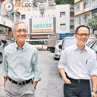 市建局主席蘇慶和（左）昨日與邱松鶴低調到訪啟明街五十一號，又巡視了附近一列舊樓。
