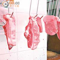 香港豬肉檔售賣的豬肉，均來自港府指定的豬場。（甘偉倫攝）