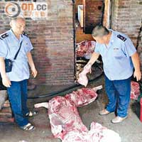 內地警方不時搗破病死豬的食品加工場，但卻掃之不盡。（資料圖片）
