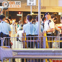 周末威靈頓街常有人醉酒生事，警方需安排大批人手應付。