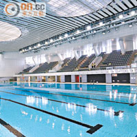 維園新泳館主池備有活動浮橋及活動池底，可因應不同比賽調校泳池長度及深度。