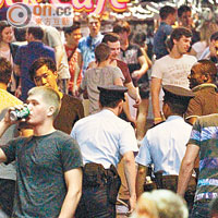 警方被指巡邏只集中蘭桂坊周邊，鮮有進入酒吧林立的心臟地帶。