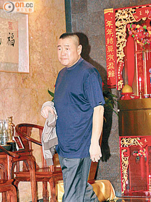 劉鑾雄昨日依舊沒有出庭，但近日仍健步如飛現身灣仔午膳。（資料圖片）