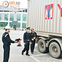 深圳邊防武警主責反偷渡及堵截走私。（資料圖片）