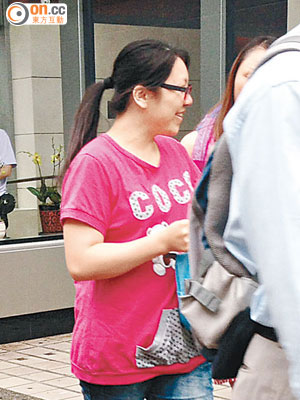 女被告方云霞獲准自簽二千元守行為兩年。