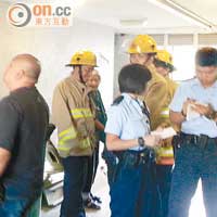 警方及消防員抵達石華樓調查。