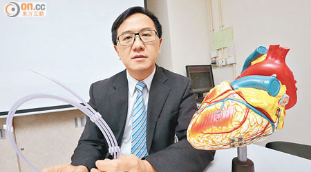 譚劍明表示，年輕人多因吸煙引致心臟病，需接受通波仔手術。（陳章存攝）