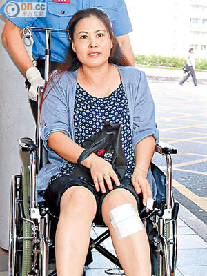 勇師奶腳部受傷送院治療。（張綺萍攝）