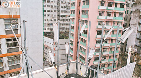 全港逾三萬一千個流動電話發射站遍布不少住宅大廈。