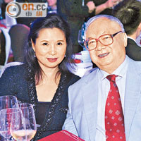 理大前校董會主席胡應湘同太太熱心支持大學發展多年，造福唔少學子。