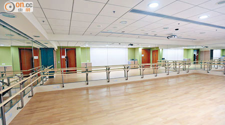 民航處新總部大樓內早前被揭發「離奇」設置六百多呎的舞蹈室。