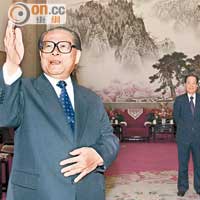 江澤民（左）○○年向香港記者大發雷霆後，中央領導人就鮮有再於瀛台會見香港特首。