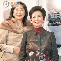 名媛傅劉健瑜（右）與友人Mimi（左）齊去相展捧場。