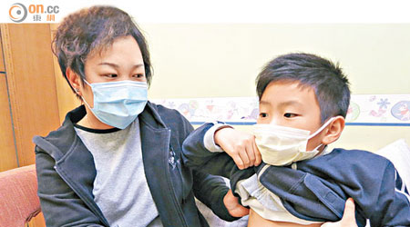 堯母指兒子身上出現「一大撻」而非一點點紅疹，懷疑並非感染麻疹。