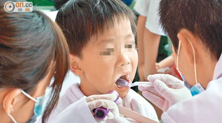學童定期檢查牙齒可預防蛀牙問題。（資料圖片）
