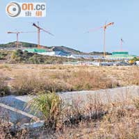 港府將原來預留建私院的將軍澳用地，改作建中醫院之用。（陳錦輝攝）