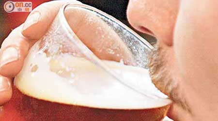 研究指長期大量飲酒可損男士記憶力。（資料圖片）