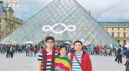 羅洪坤與妻子感情要好，一家結伴去旅行。
