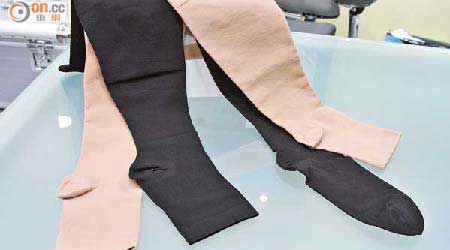 改善靜脈曲張的漸進式壓力襪愈低位置愈緊，與一般緊身褲不同。