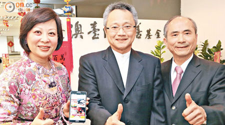 嚴重光（中）、林添茂（右）及何玉美（左）齊讚「東網台灣」有助了解鄉情。（徐家浩攝）
