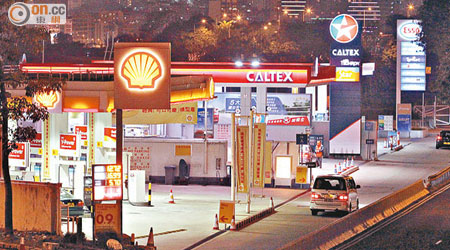 其他油公司油站均接受現金付款，未有實施按金措施。