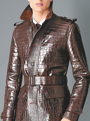 BURBERRY香港官網內，有標價九十六萬元的男裝鱷魚皮革大衣發售。（互聯網圖片）