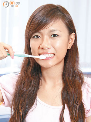 美國研究指出引致牙周病的細菌，或會誘發類風濕關節炎。（資料圖片）