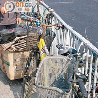 梁志祥批評相關部門就區內違泊單車問題卸責，令情況愈趨嚴重。