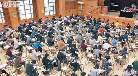 考評局擬調升明年中學文憑試考試費約百分之一至二。（資料圖片）