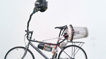 英國設計師發明出「會呼吸」的單車，用家可一邊踩單車，一邊享受清新空氣。（互聯網圖片）