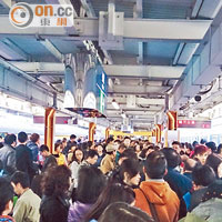 去年147宗罰2750萬<br>14年2月9日<br>大學站架空電纜鬆脫，東鐵受阻近四小時，再有列車在九龍塘站冒火光。