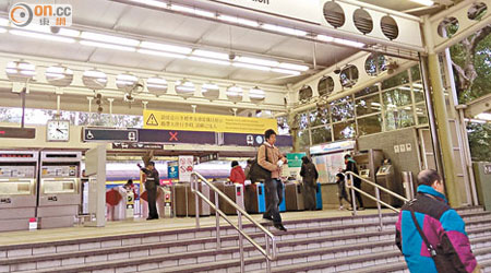 粉嶺站Ｃ出口被指過早關閉，對乘客造成不便。