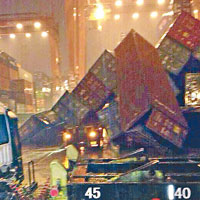 葵涌貨櫃碼頭逾廿個貨櫃被強風吹塌。（互聯網圖片）