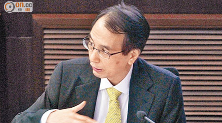 鄧國威表示，公務員於本財政年度將增加二千五百多個職位。