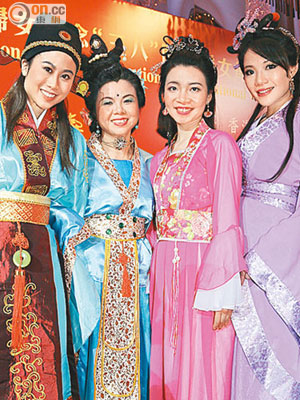 劉佩琪（左起）、李婉、黃琦雅及趙文琪個個都係律師，仲唱得又跳得。（溫國佳攝）